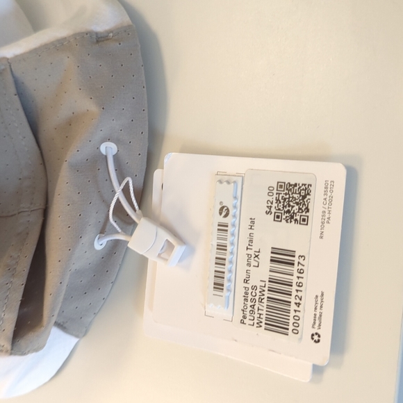Lululemon Perforated Run and Train Hat L/XL White and Grey - Picture 4 of 9